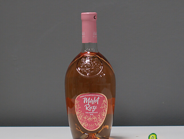 Semi-Sweet Asconi Merlot Rosé Wine photo